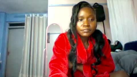 cutezola online show from December 19, 2025, 2:40 am