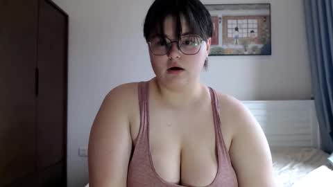 Snapshot of cutie_florence chatting on September 15, 2025, 8:47 am Sophie Lilith online show from September 15, 2025, 8:47 am