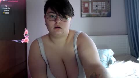 Snapshot of cutie_florence chatting on September 22, 2025, 7:54 am Sophie Lilith online show from September 22, 2025, 7:54 am