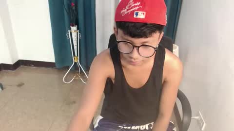 Snapshot of cutie_mico chatting on May 12, 2026, 10:34 am cutie_mico online show from May 12, 2026, 10:34 am
