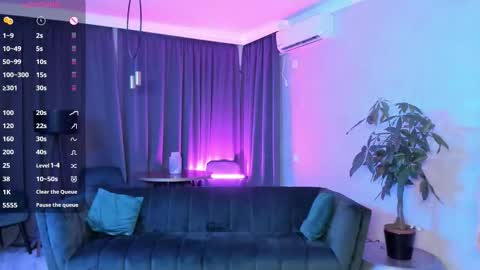 cutiepie69__ online show from October 2, 2025, 7:43 pm