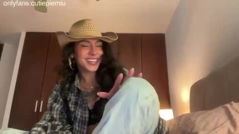 Snapshot of cutiepiemiu chatting on June 25, 2026, 5:23 am cutiepiemiu - online show from June 25, 2026, 5:23 am