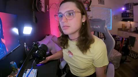 Snapshot of cutiepiescarlett chatting on May 22, 2026, 2:30 am cutiepiescarlett online show from May 22, 2026, 2:30 am