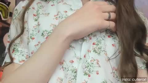 Snapshot of cutierori chatting on March 1, 2025, 4:22 pm Rori Instagram cutierori online show from March 1, 2025, 4:22 pm