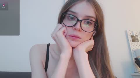 Snapshot of cutiewhitefox chatting on December 1, 2024, 4:29 pm Eva online show from December 1, 2024, 4:29 pm