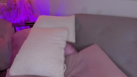 Snapshot of cutte_hanna18 chatting on February 8, 2025, 3:30 am Hannah online show from February 8, 2025, 3:30 am