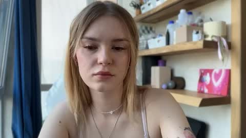 Im Emi streaming with my friend Reyna today online show from June 5, 2026, 11:27 am