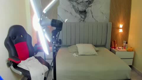 C Y N T H I A  online show from October 7, 2025, 3:25 am