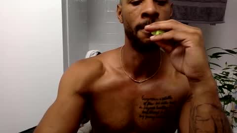 Snapshot of d33d667696 chatting on October 4, 2025, 1:47 am Dday2 online show from October 4, 2025, 1:47 am