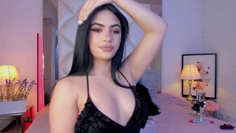 Snapshot of d_kimrouse_h chatting on January 7, 2025, 3:35 am Kim online show from January 7, 2025, 3:35 am