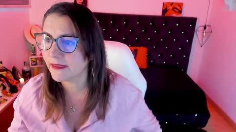 Mia  online show from January 27, 2025, 11:43 am