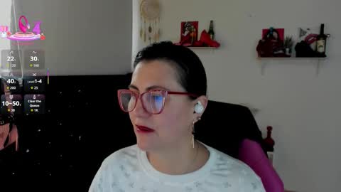 Mia  online show from September 19, 2025, 12:06 pm