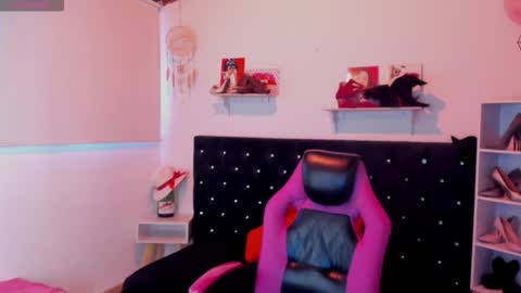 Mia  online show from September 27, 2025, 11:37 am