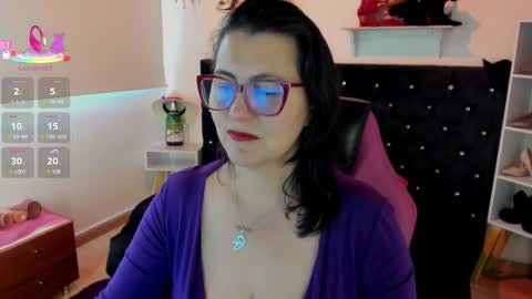 Mia  online show from September 28, 2025, 1:49 pm