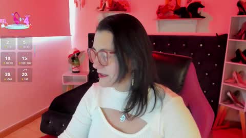 Mia  online show from October 5, 2025, 12:25 pm