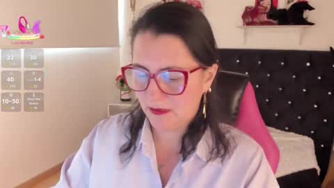 Mia  online show from October 6, 2025, 7:33 pm