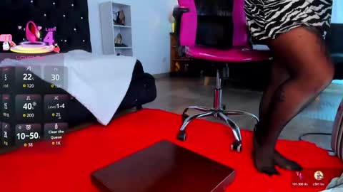 Mia  online show from November 7, 2025, 1:44 pm