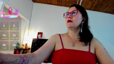 Mia  online show from November 9, 2025, 12:25 pm