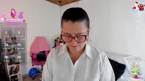 Mia  online show from December 18, 2025, 11:38 am