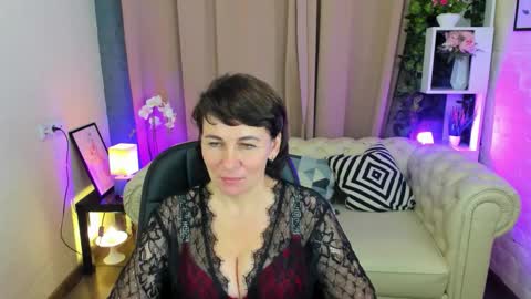 Demi online show from October 22, 2025, 7:41 am