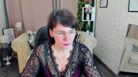 Demi online show from November 2, 2025, 5:43 am