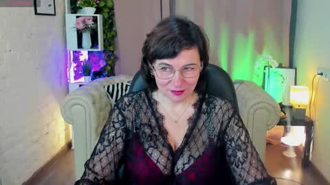 Demi online show from November 6, 2025, 5:41 am