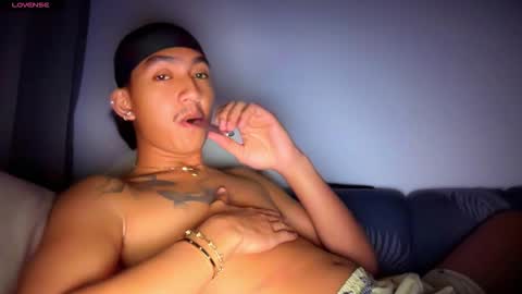   online show from October 15, 2025, 7:58 pm