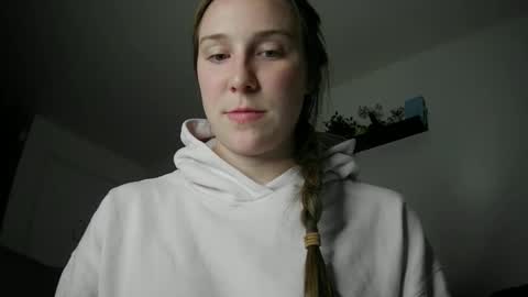 Snapshot of daddysssgoodgirl chatting on April 22, 2026, 6:27 am daddys good girl online show from April 22, 2026, 6:27 am