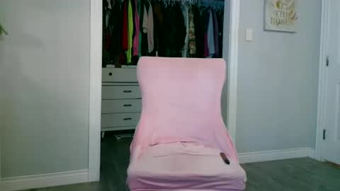 Snapshot of daddyunlocked89 chatting on October 27, 2025, 1:04 pm daddyunlocked89 online show from October 27, 2025, 1:04 pm