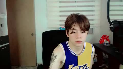 Snapshot of dae_lune chatting on February 6, 2026, 9:40 pm dae_lune online show from February 6, 2026, 9:40 pm