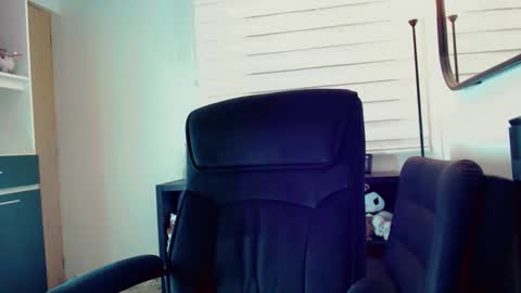 Snapshot of dae_lune chatting on March 25, 2026, 10:27 pm dae_lune online show from March 25, 2026, 10:27 pm