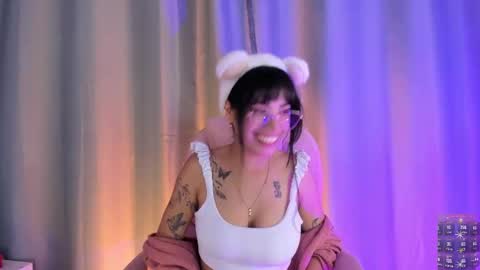 Snapshot of daenerys_cat chatting on October 20, 2025, 1:11 pm daenerys_cat online show from October 20, 2025, 1:11 pm