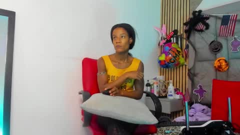 daffnelewis online show from October 23, 2025, 11:31 am