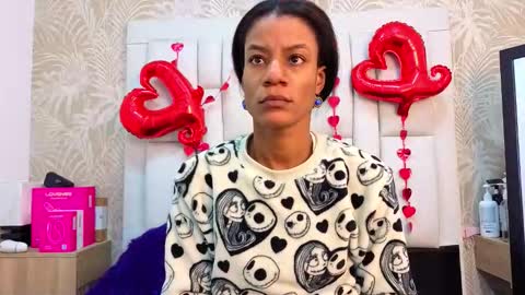 daffnelewis online show from February 21, 2026, 11:33 am