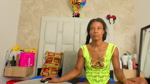 Snapshot of daffnelewis chatting on April 23, 2026, 11:09 am daffnelewis online show from April 23, 2026, 11:09 am