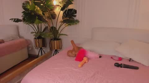 dafne_hillss online show from January 8, 2026, 12:07 pm