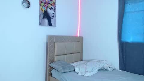 DAFNNE online show from October 31, 2025, 3:35 pm