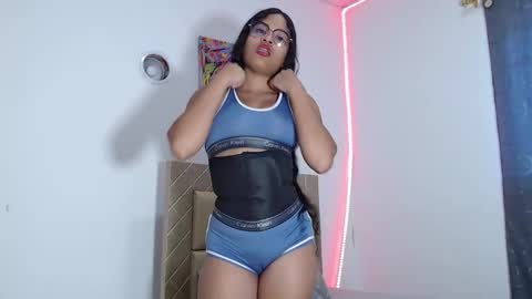 DAFNNE online show from November 14, 2025, 1:54 pm