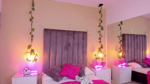 Dahlia online show from September 24, 2025, 8:01 pm