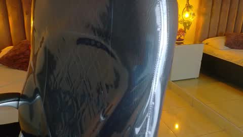 Dahlia online show from March 13, 2026, 1:12 am