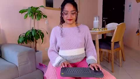 Dahli online show from April 23, 2026, 8:44 pm