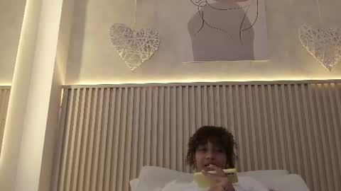 Snapshot of daiana_curly chatting on June 24, 2026, 7:02 pm Daiana online show from June 24, 2026, 7:02 pm