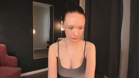 daily_glam online show from October 10, 2025, 12:37 pm