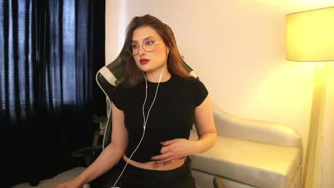 Lauren            online show from November 18, 2025, 2:43 pm