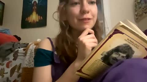 DaisyB3 online show from February 26, 2025, 8:26 am