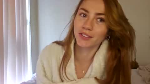 Snapshot of daisycollins1111 chatting on July 7, 2026, 2:36 am Daisy online show from July 7, 2026, 2:36 am