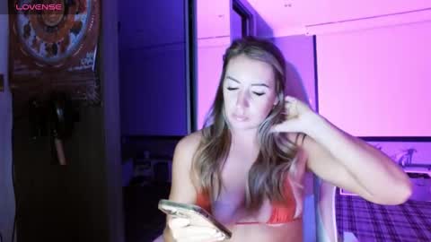 DaisyDeliciousxx online show from December 19, 2024, 8:13 pm