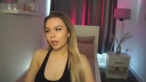 Snapshot of daisyeverly chatting on February 8, 2026, 11:35 am Daisy online show from February 8, 2026, 11:35 am