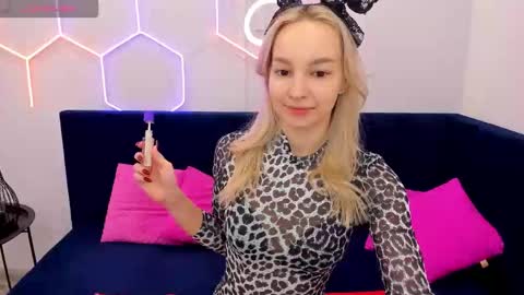 Snapshot of daisymellifluous chatting on December 23, 2025, 1:47 am daisymellifluous online show from December 23, 2025, 1:47 am