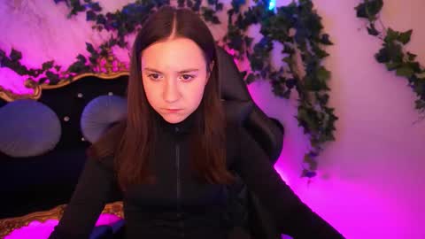 daisyyfire online show from November 16, 2025, 2:33 pm